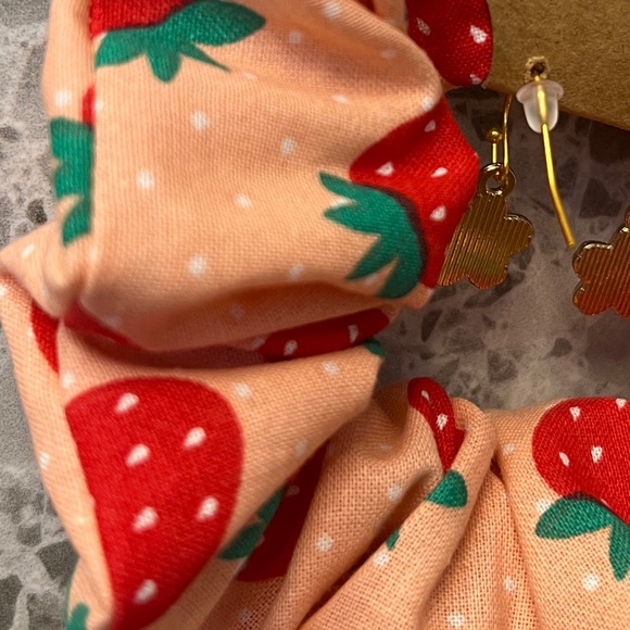 Handmade Strawberrry Print Scrunchie with matching Flower Earrings - Picture 8 of 8